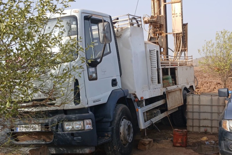 Foreuse montée sur camion d'EMF Consulting